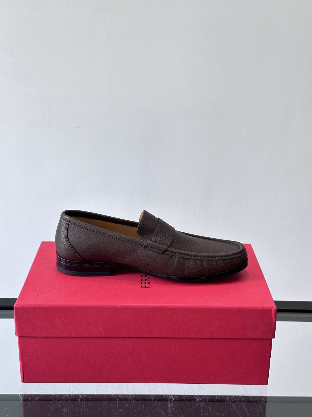 F🆕高端男士休闲皮鞋，绅士臻享 型男必备 头层牛皮鞋面 皮质质感一览无余 小牛皮透气内里，防滑大底。细节