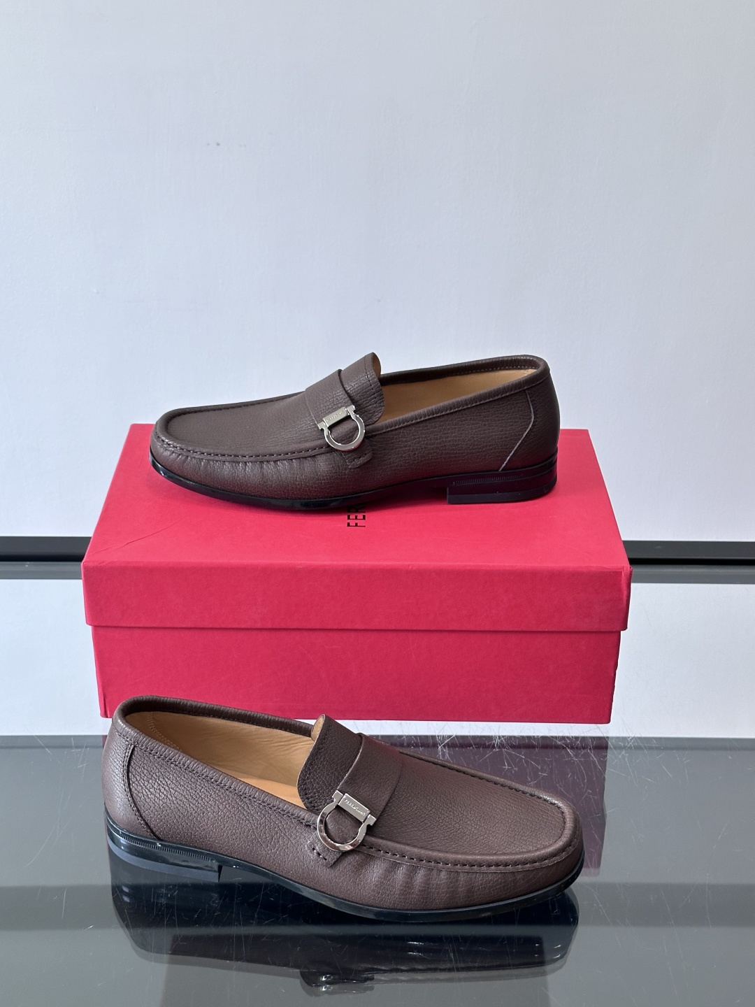 F🆕高端男士休闲皮鞋，绅士臻享 型男必备 头层牛皮鞋面 皮质质感一览无余 小牛皮透气内里，防滑大底。细节