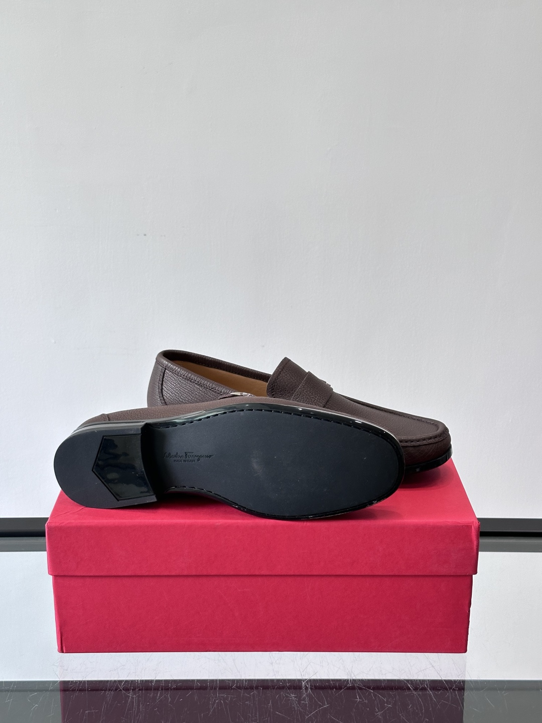 F🆕高端男士休闲皮鞋，绅士臻享 型男必备 头层牛皮鞋面 皮质质感一览无余 小牛皮透气内里，防滑大底。细节