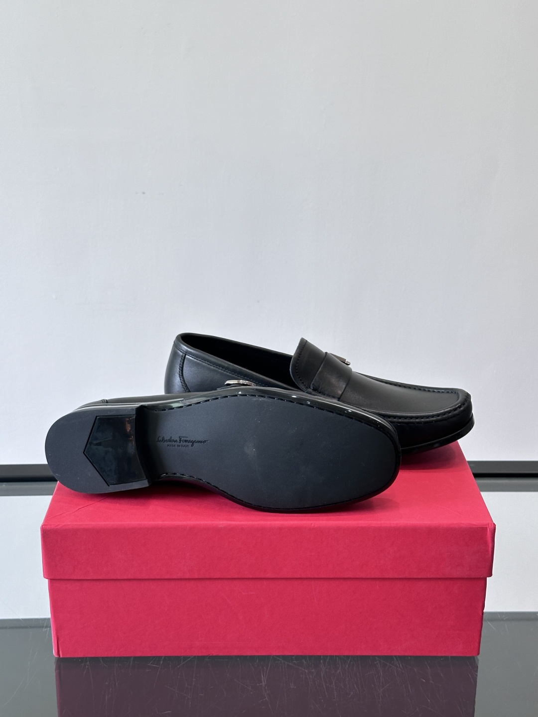 F🆕高端男士休闲皮鞋，绅士臻享 型男必备 头层牛皮鞋面 皮质质感一览无余 小牛皮透气内里，防滑大底。细节