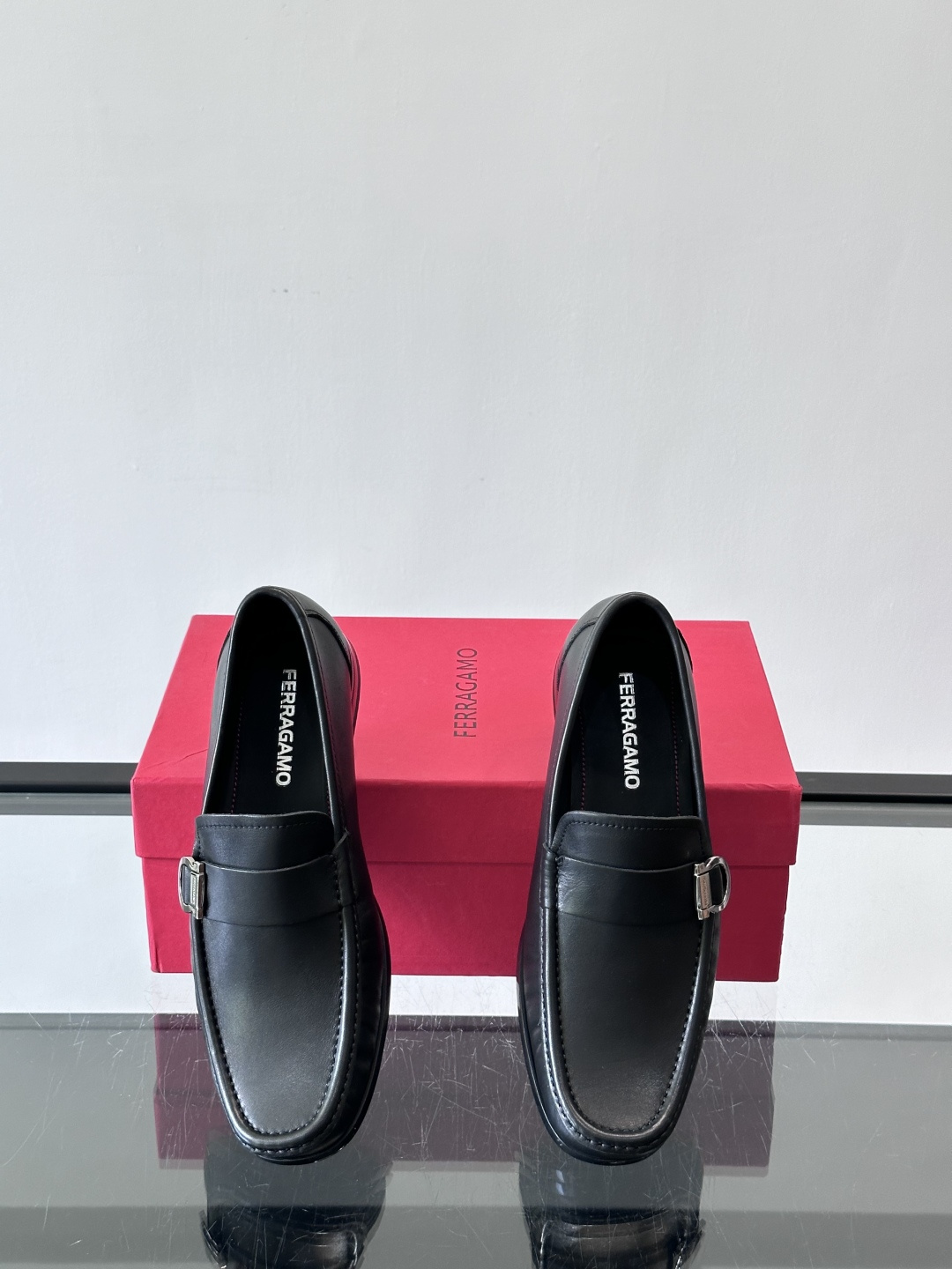 F🆕高端男士休闲皮鞋，绅士臻享 型男必备 头层牛皮鞋面 皮质质感一览无余 小牛皮透气内里，防滑大底。细节