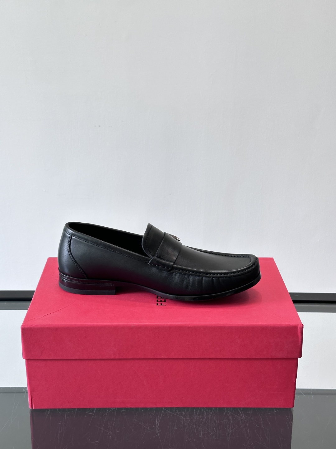 F🆕高端男士休闲皮鞋，绅士臻享 型男必备 头层牛皮鞋面 皮质质感一览无余 小牛皮透气内里，防滑大底。细节