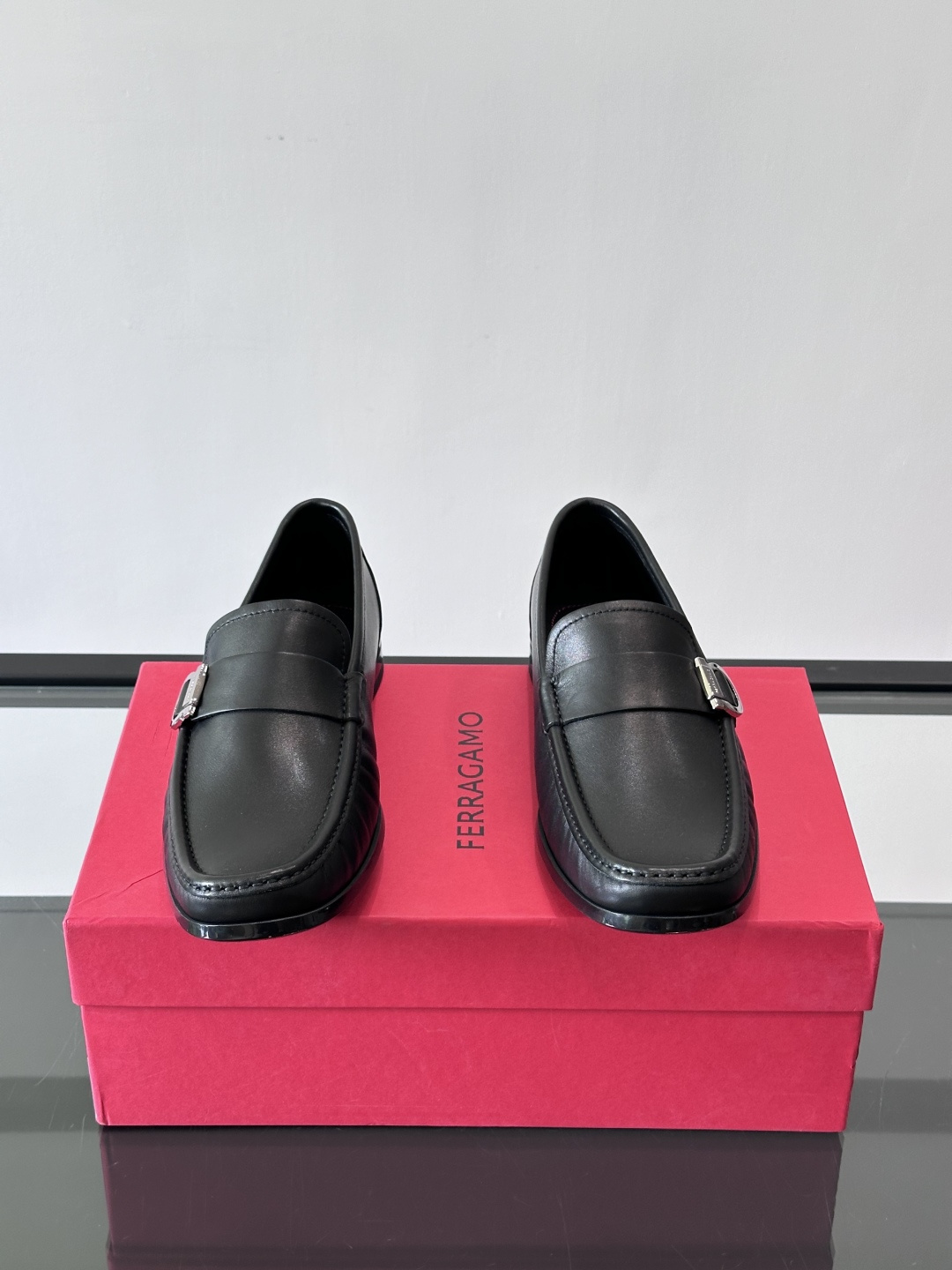 F🆕高端男士休闲皮鞋，绅士臻享 型男必备 头层牛皮鞋面 皮质质感一览无余 小牛皮透气内里，防滑大底。细节