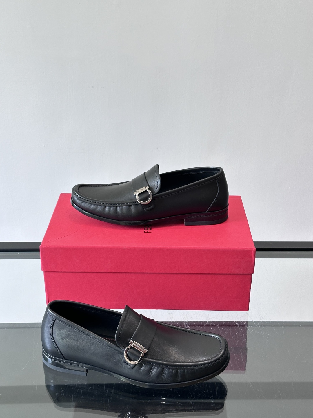 F🆕高端男士休闲皮鞋，绅士臻享 型男必备 头层牛皮鞋面 皮质质感一览无余 小牛皮透气内里，防滑大底。细节