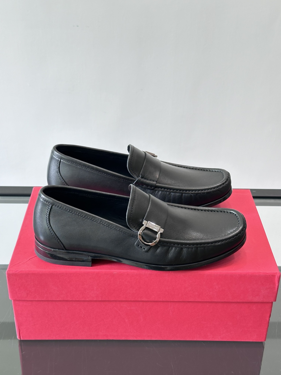 F🆕高端男士休闲皮鞋，绅士臻享 型男必备 头层牛皮鞋面 皮质质感一览无余 小牛皮透气内里，防滑大底。细节