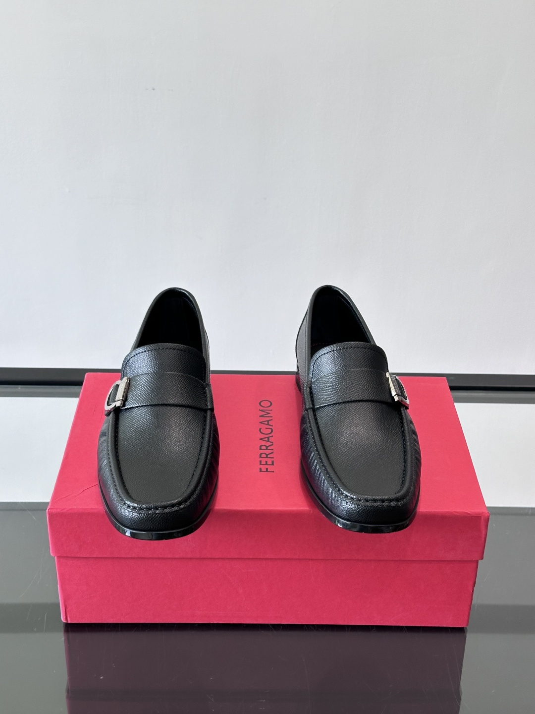 F🆕高端男士休闲皮鞋，绅士臻享 型男必备 头层牛皮鞋面 皮质质感一览无余 小牛皮透气内里，防滑大底。细节