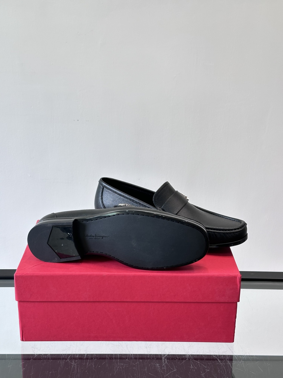 F🆕高端男士休闲皮鞋，绅士臻享 型男必备 头层牛皮鞋面 皮质质感一览无余 小牛皮透气内里，防滑大底。细节