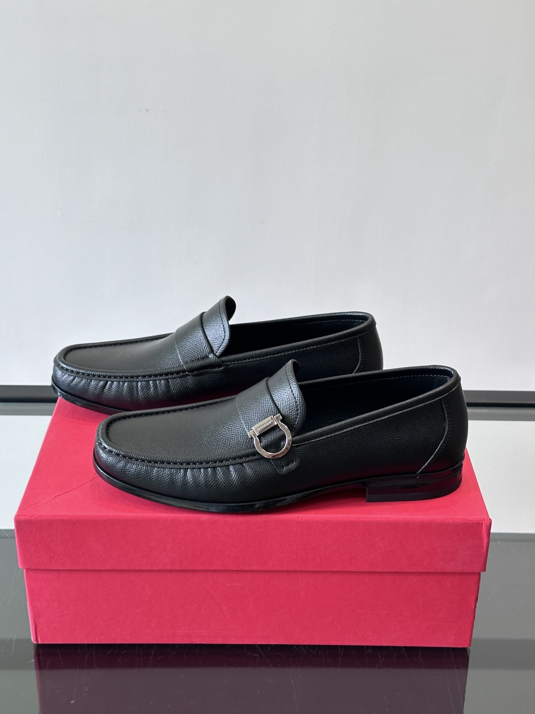 F🆕高端男士休闲皮鞋，绅士臻享 型男必备 头层牛皮鞋面 皮质质感一览无余 小牛皮透气内里，防滑大底。细节