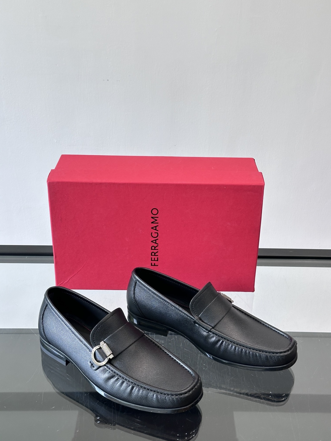 F🆕高端男士休闲皮鞋，绅士臻享 型男必备 头层牛皮鞋面 皮质质感一览无余 小牛皮透气内里，防滑大底。细节