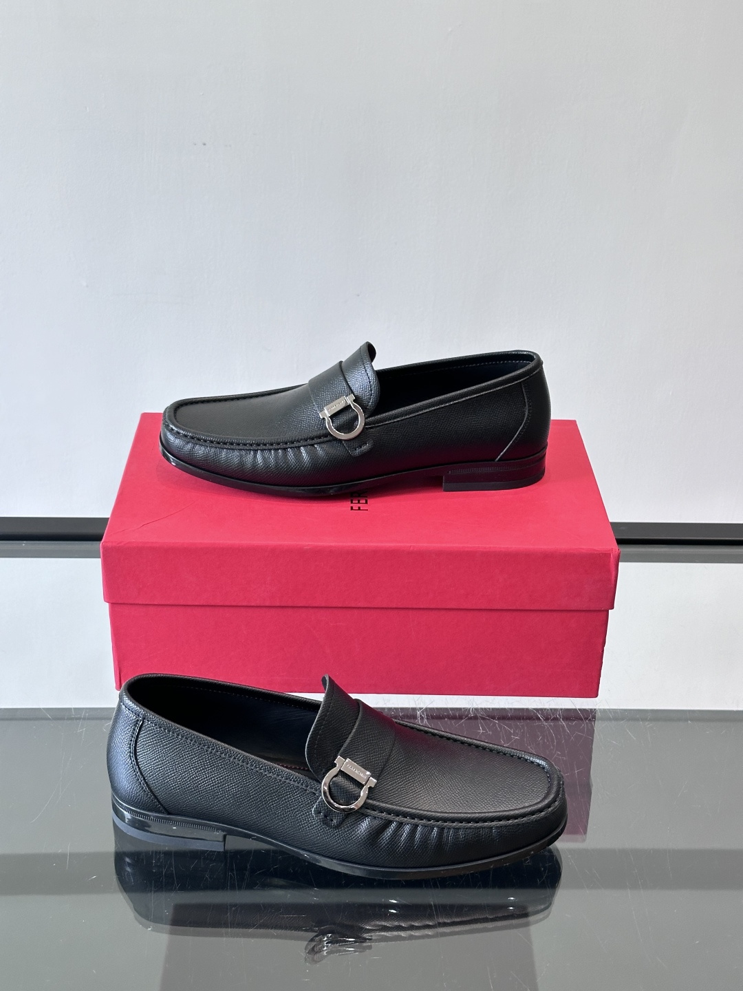 F🆕高端男士休闲皮鞋，绅士臻享 型男必备 头层牛皮鞋面 皮质质感一览无余 小牛皮透气内里，防滑大底。细节