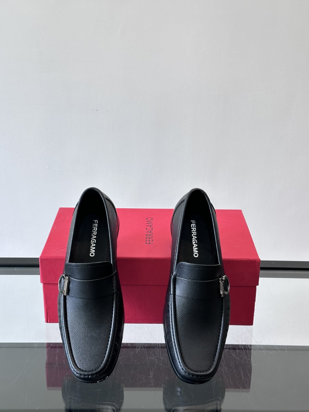 F🆕高端男士休闲皮鞋，绅士臻享 型男必备 头层牛皮鞋面 皮质质感一览无余 小牛皮透气内里，防滑大底。细节