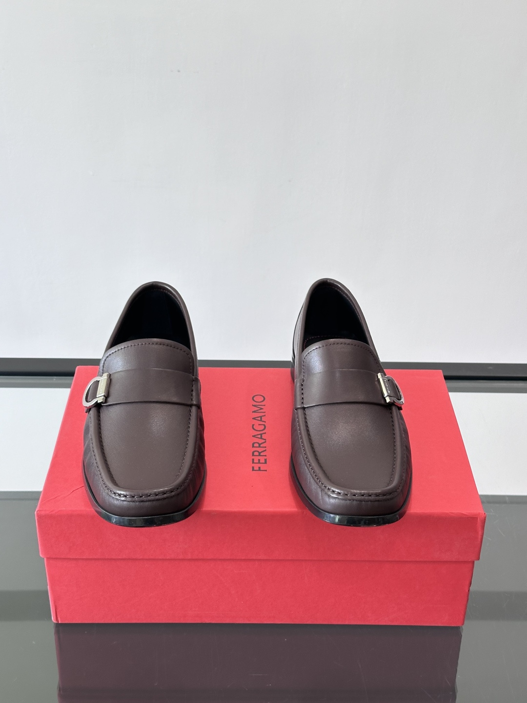 F🆕高端男士休闲皮鞋，绅士臻享 型男必备 头层牛皮鞋面 皮质质感一览无余 小牛皮透气内里，防滑大底。细节