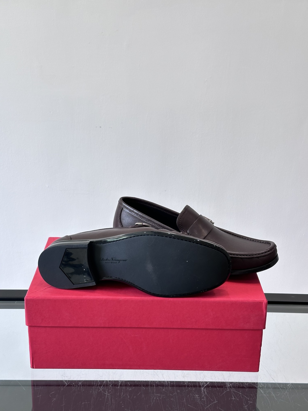 F🆕高端男士休闲皮鞋，绅士臻享 型男必备 头层牛皮鞋面 皮质质感一览无余 小牛皮透气内里，防滑大底。细节