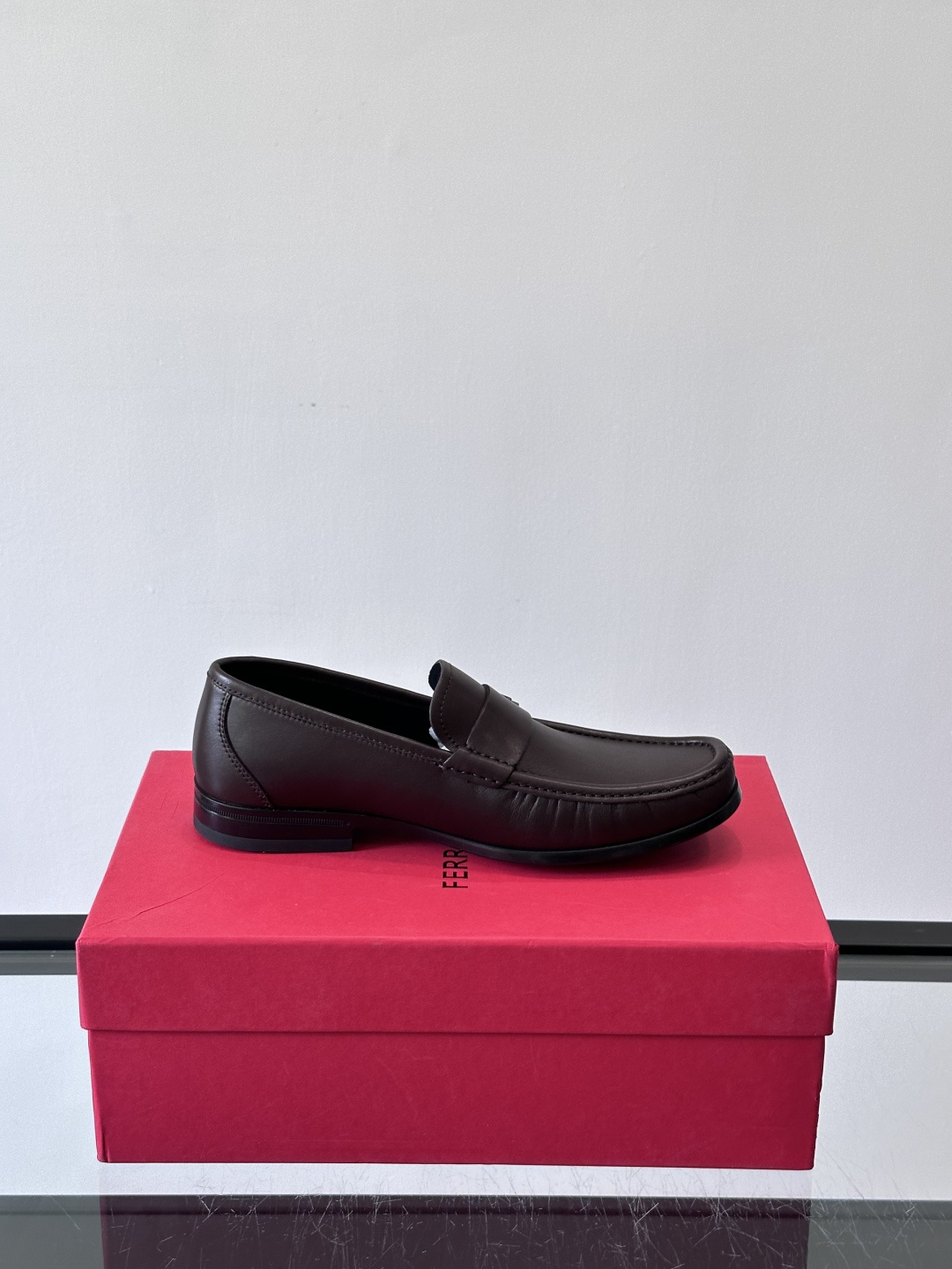 F🆕高端男士休闲皮鞋，绅士臻享 型男必备 头层牛皮鞋面 皮质质感一览无余 小牛皮透气内里，防滑大底。细节