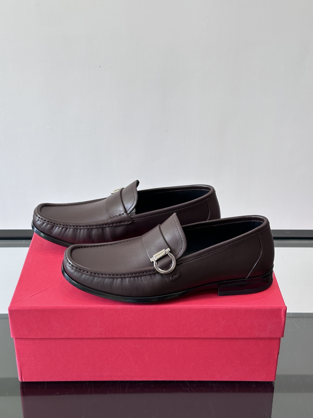 F🆕高端男士休闲皮鞋，绅士臻享 型男必备 头层牛皮鞋面 皮质质感一览无余 小牛皮透气内里，防滑大底。细节