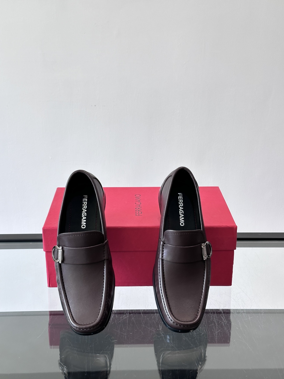 F🆕高端男士休闲皮鞋，绅士臻享 型男必备 头层牛皮鞋面 皮质质感一览无余 小牛皮透气内里，防滑大底。细节