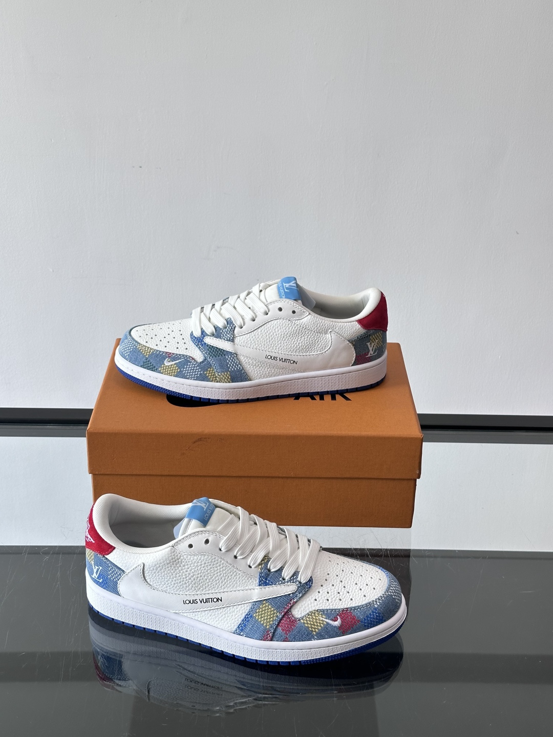 ◾️▫️ L.v* X nike联名🆕低帮休闲运动鞋，采用头层牛皮精心制作，侧身联名印花logo装饰，双