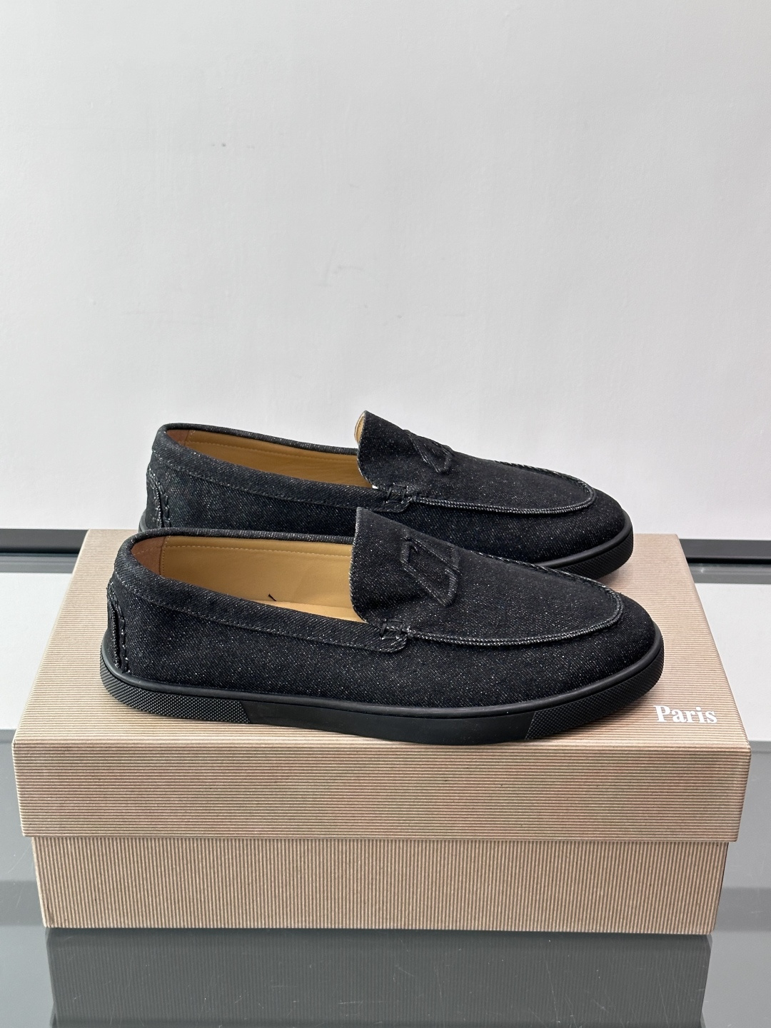 CL 休闲鞋一脚蹬 男士老钱风休闲鞋Christian Louboutin 休闲鞋👟！这双老钱风一脚蹬 