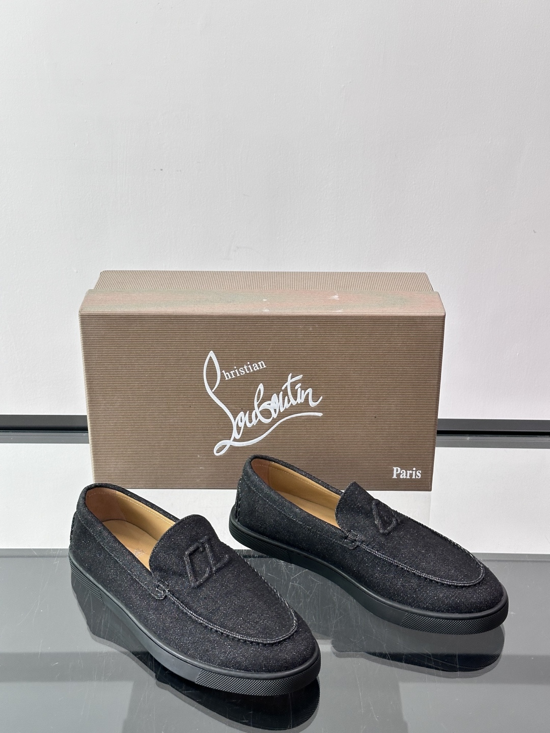 CL 休闲鞋一脚蹬 男士老钱风休闲鞋Christian Louboutin 休闲鞋👟！这双老钱风一脚蹬 