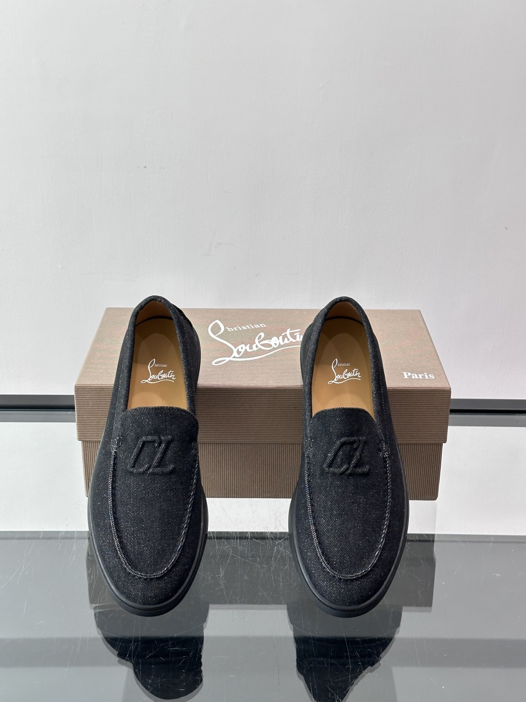 CL 休闲鞋一脚蹬 男士老钱风休闲鞋Christian Louboutin 休闲鞋👟！这双老钱风一脚蹬 