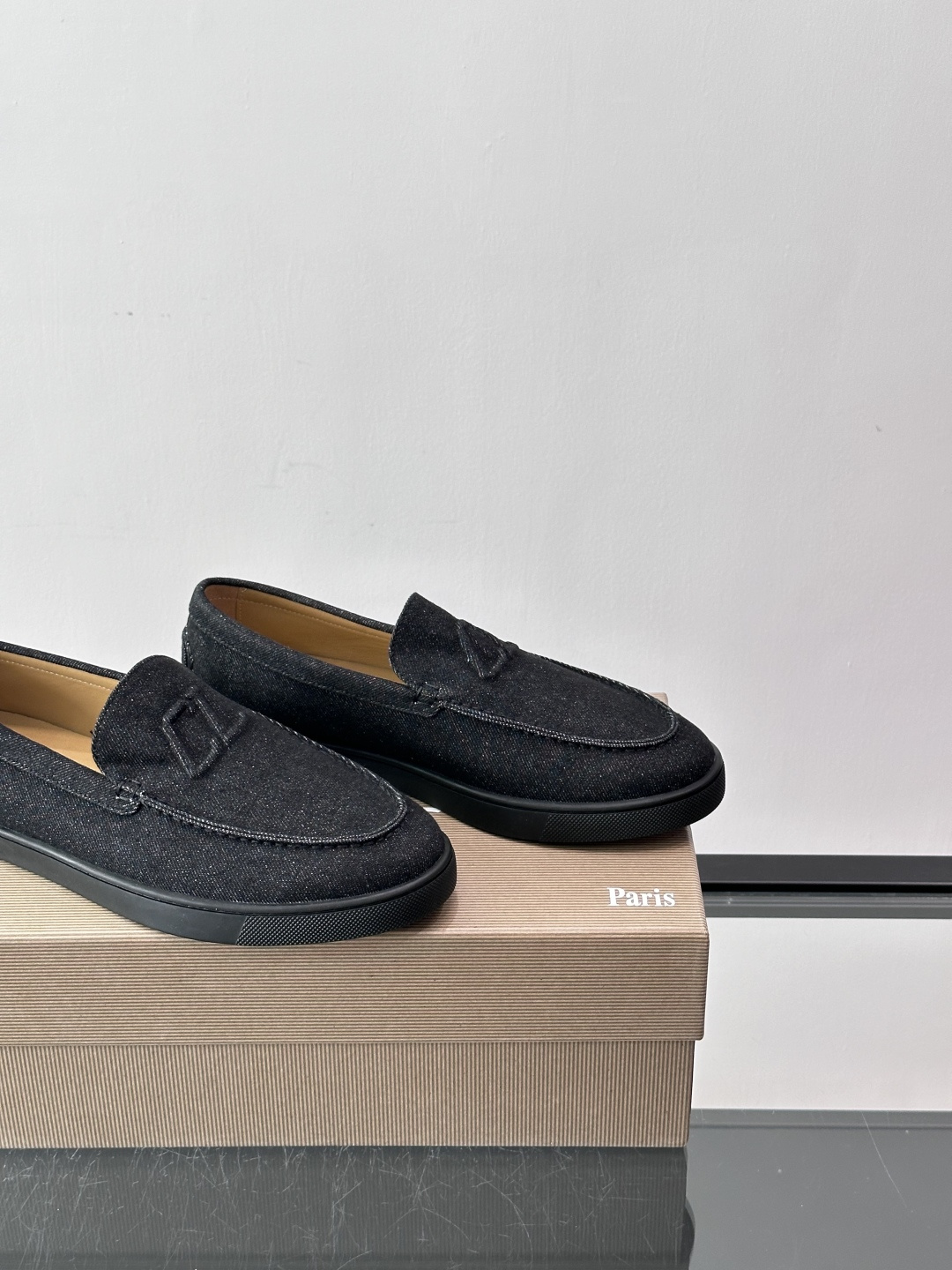 CL 休闲鞋一脚蹬 男士老钱风休闲鞋Christian Louboutin 休闲鞋👟！这双老钱风一脚蹬 