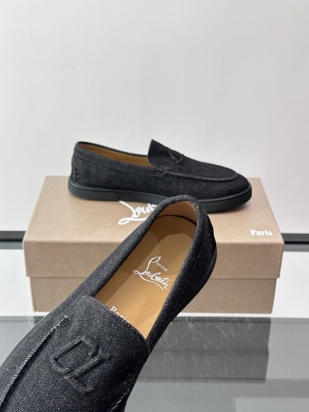 CL 休闲鞋一脚蹬 男士老钱风休闲鞋Christian Louboutin 休闲鞋👟！这双老钱风一脚蹬 