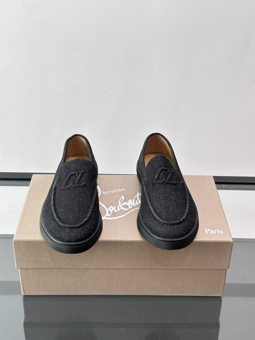 CL 休闲鞋一脚蹬 男士老钱风休闲鞋Christian Louboutin 休闲鞋👟！这双老钱风一脚蹬 