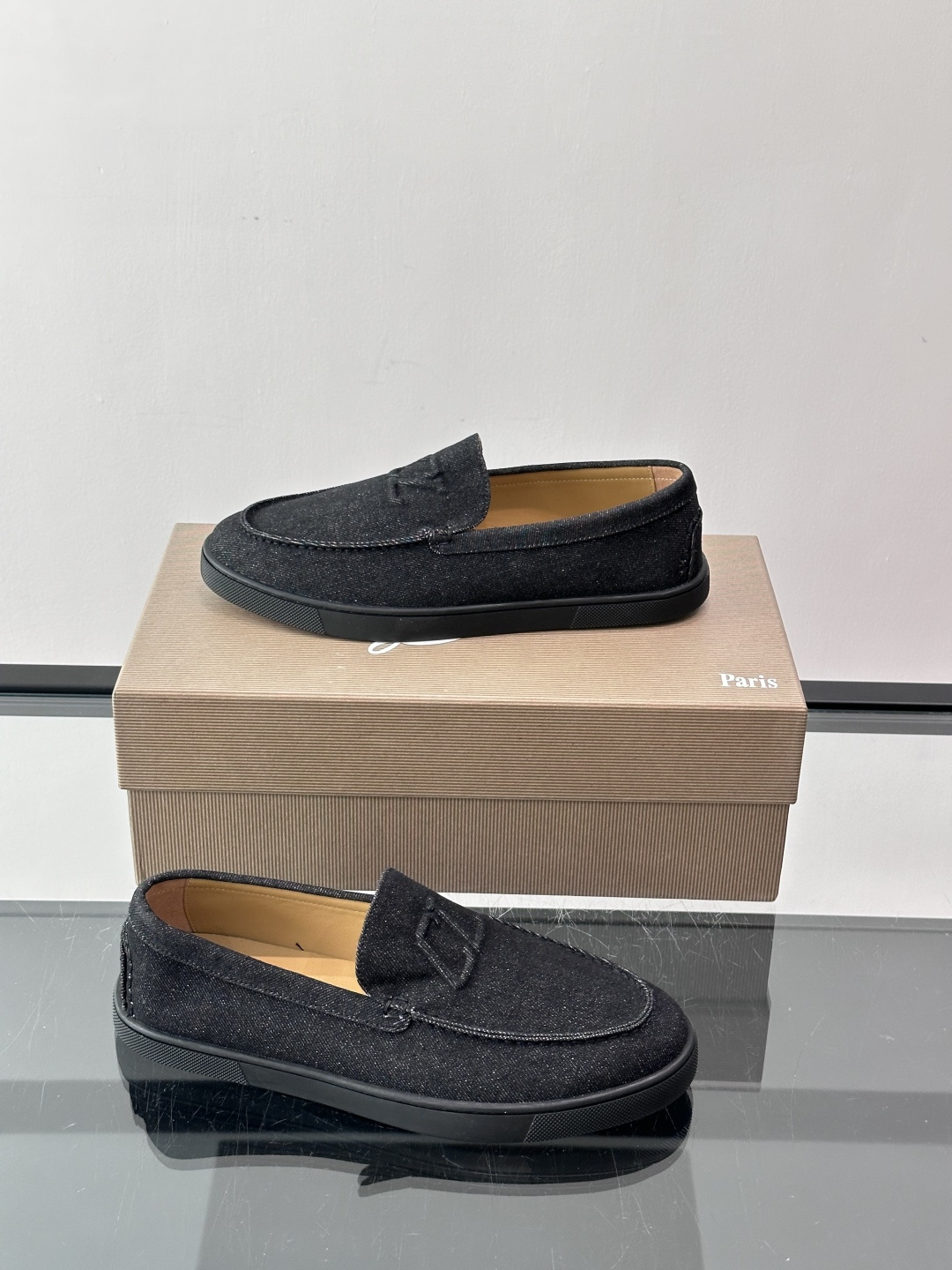 CL 休闲鞋一脚蹬 男士老钱风休闲鞋Christian Louboutin 休闲鞋👟！这双老钱风一脚蹬 