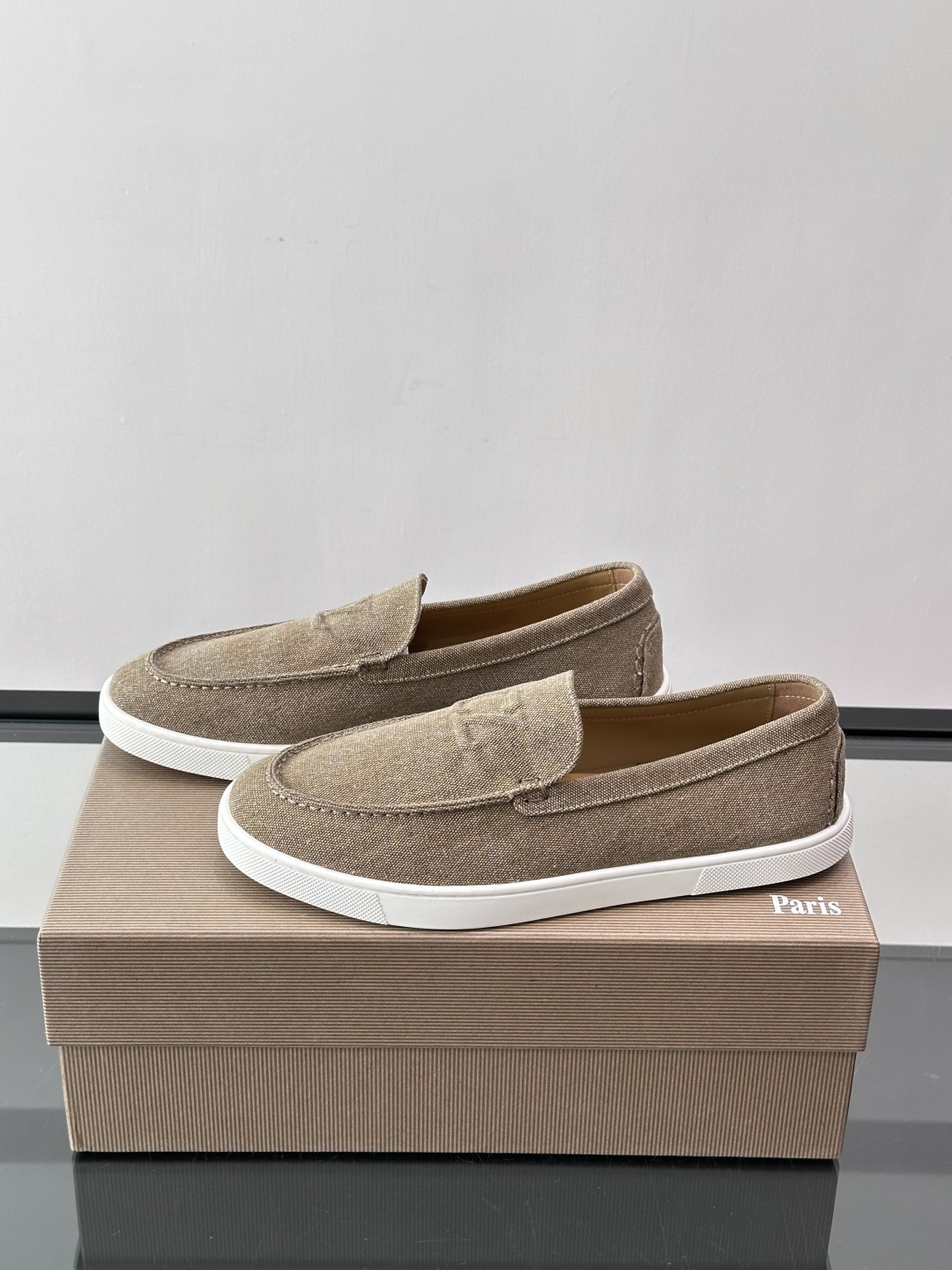 CL 休闲鞋一脚蹬 男士老钱风休闲鞋Christian Louboutin 休闲鞋👟！这双老钱风一脚蹬 