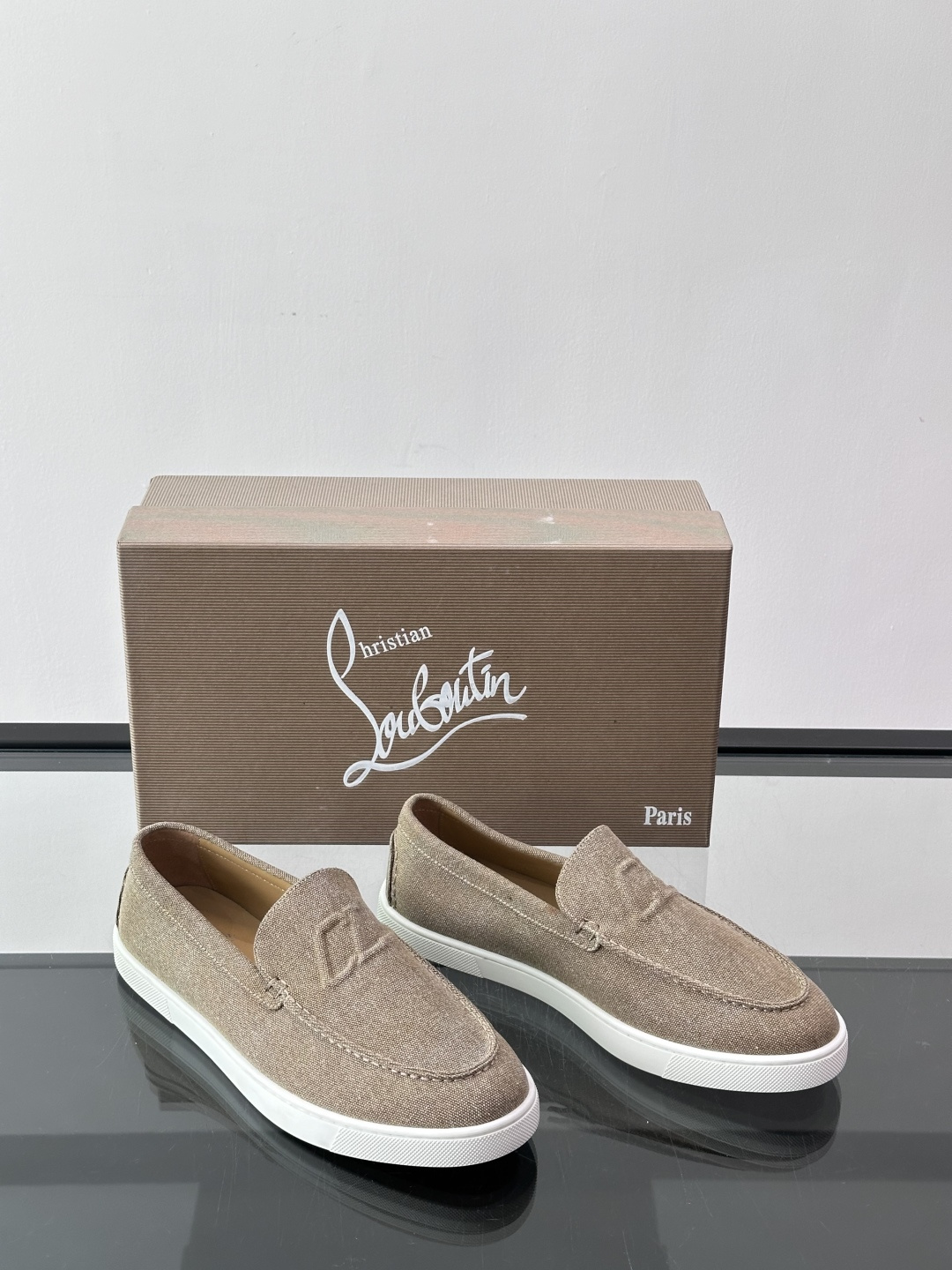 CL 休闲鞋一脚蹬 男士老钱风休闲鞋Christian Louboutin 休闲鞋👟！这双老钱风一脚蹬 