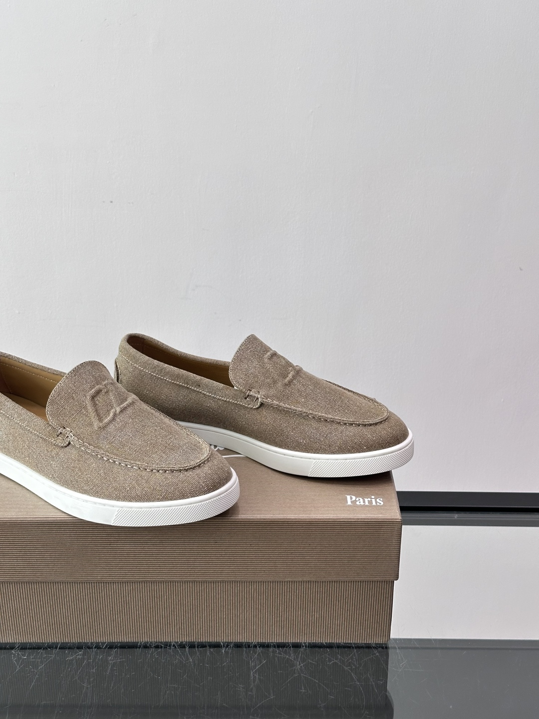 CL 休闲鞋一脚蹬 男士老钱风休闲鞋Christian Louboutin 休闲鞋👟！这双老钱风一脚蹬 