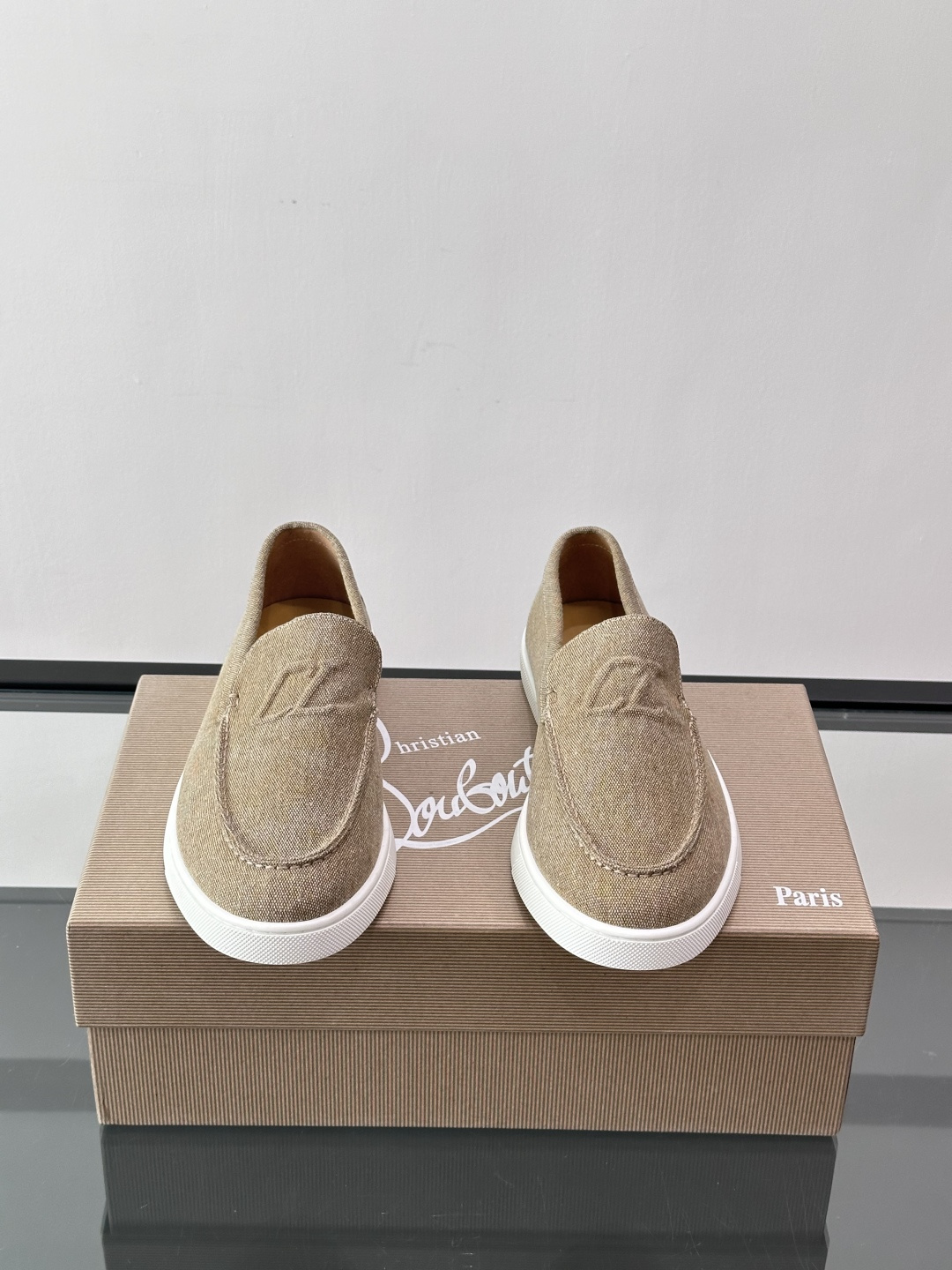 CL 休闲鞋一脚蹬 男士老钱风休闲鞋Christian Louboutin 休闲鞋👟！这双老钱风一脚蹬 