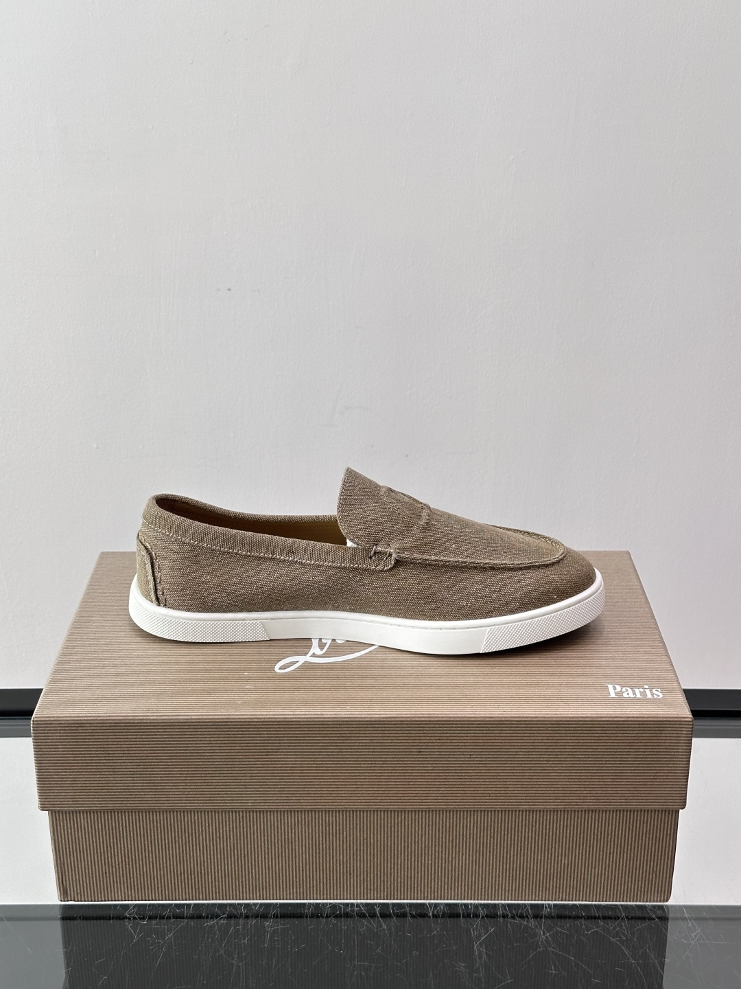 CL 休闲鞋一脚蹬 男士老钱风休闲鞋Christian Louboutin 休闲鞋👟！这双老钱风一脚蹬 