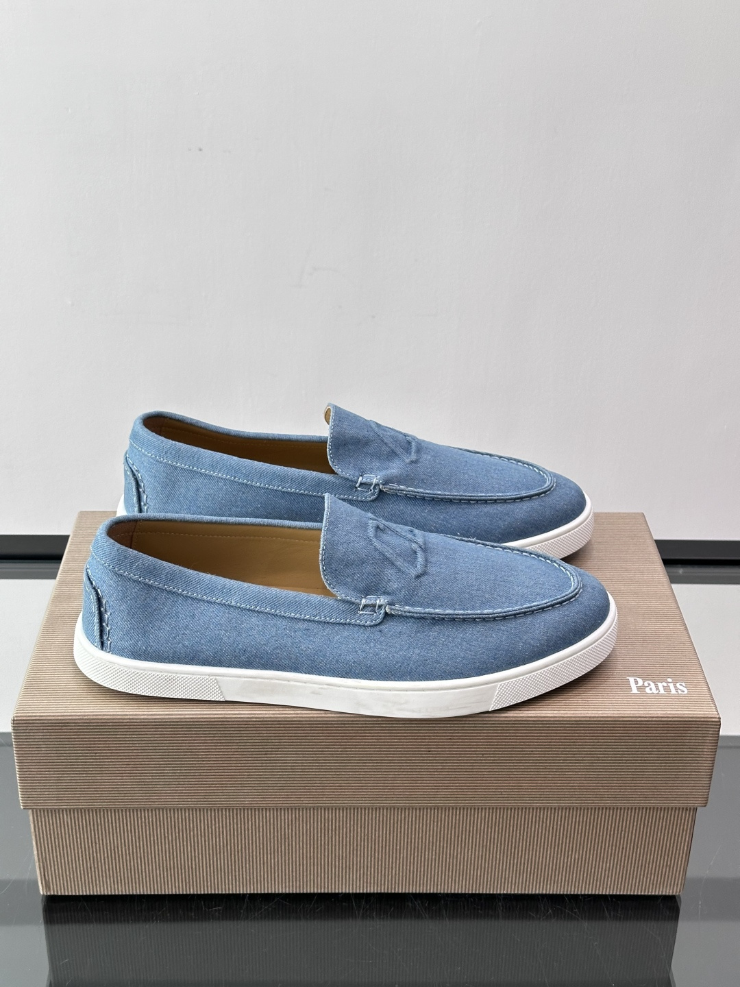 CL 休闲鞋一脚蹬 男士老钱风休闲鞋Christian Louboutin 休闲鞋👟！这双老钱风一脚蹬 