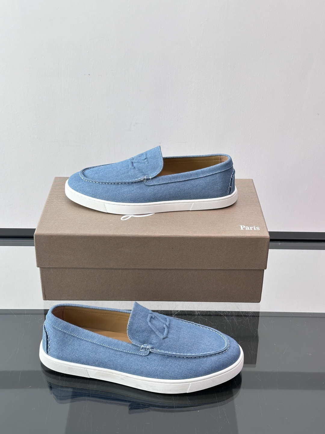 CL 休闲鞋一脚蹬 男士老钱风休闲鞋Christian Louboutin 休闲鞋👟！这双老钱风一脚蹬 