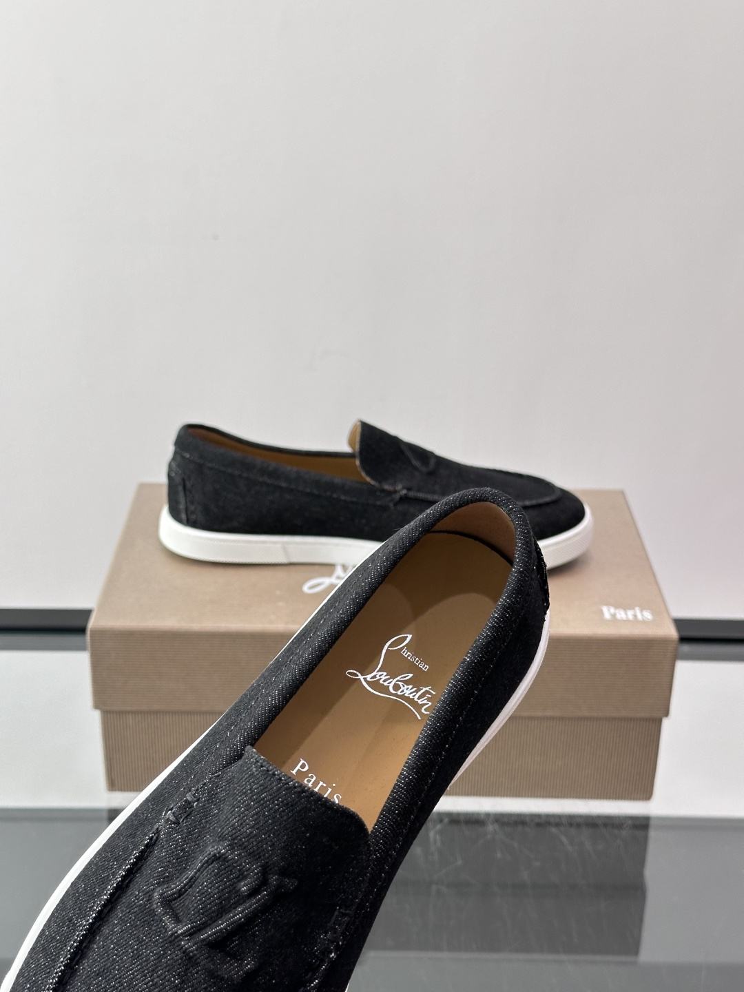 CL 休闲鞋一脚蹬 男士老钱风休闲鞋Christian Louboutin 休闲鞋👟！这双老钱风一脚蹬 