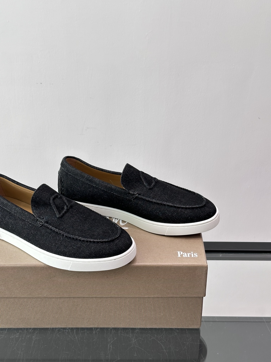 CL 休闲鞋一脚蹬 男士老钱风休闲鞋Christian Louboutin 休闲鞋👟！这双老钱风一脚蹬 