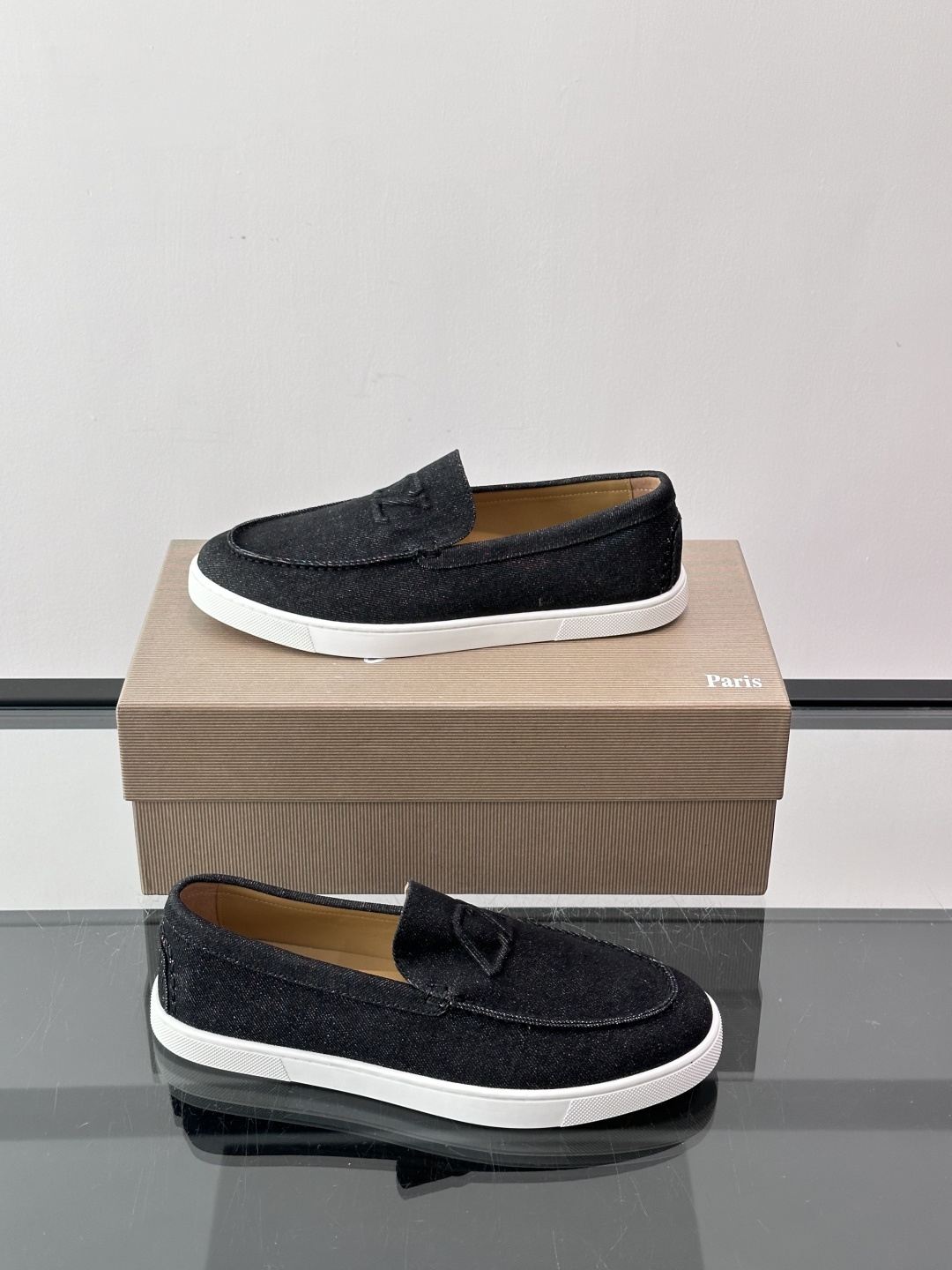 CL 休闲鞋一脚蹬 男士老钱风休闲鞋Christian Louboutin 休闲鞋👟！这双老钱风一脚蹬 