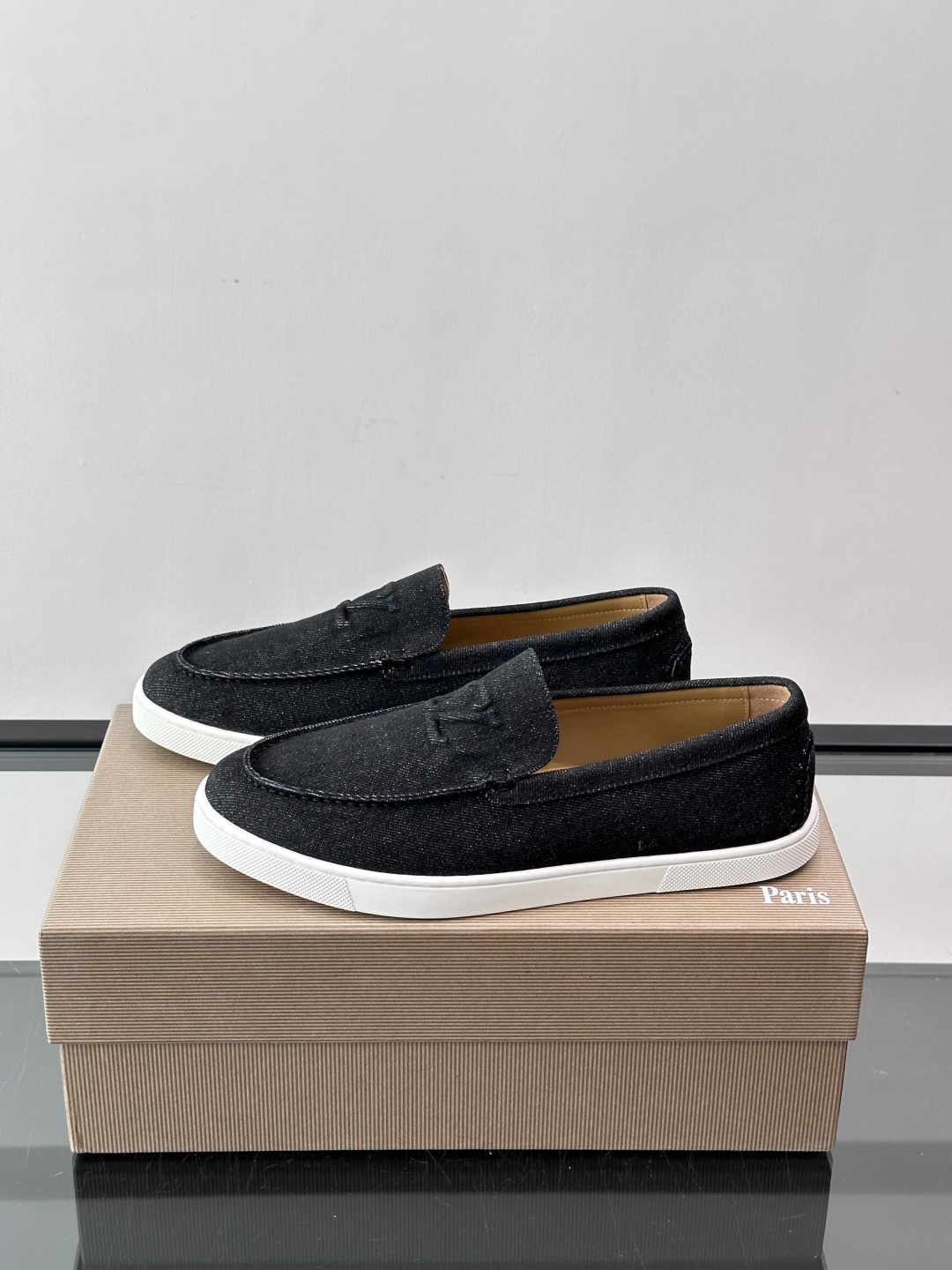 CL 休闲鞋一脚蹬 男士老钱风休闲鞋Christian Louboutin 休闲鞋👟！这双老钱风一脚蹬 