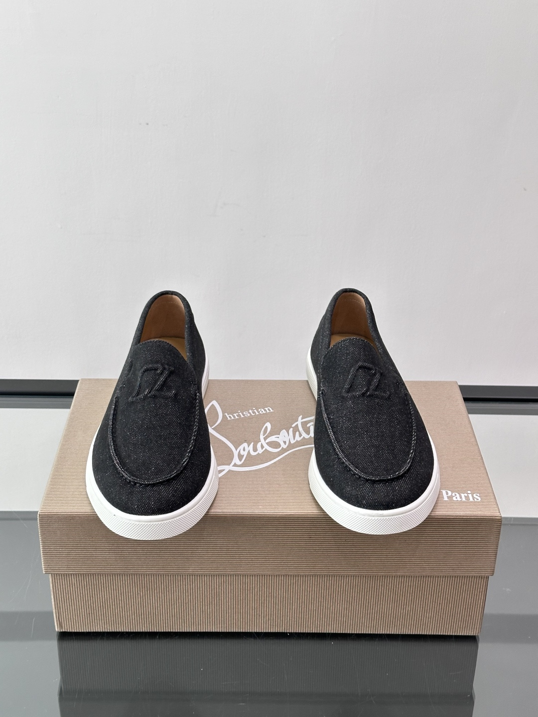 CL 休闲鞋一脚蹬 男士老钱风休闲鞋Christian Louboutin 休闲鞋👟！这双老钱风一脚蹬 