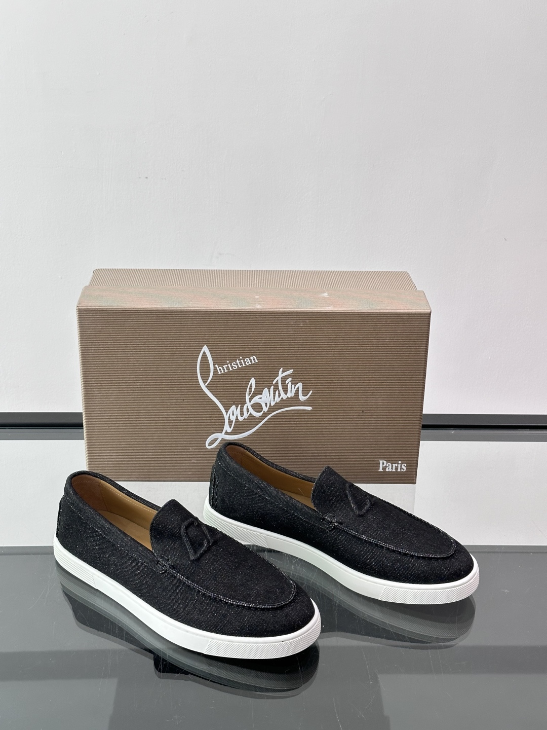 CL 休闲鞋一脚蹬 男士老钱风休闲鞋Christian Louboutin 休闲鞋👟！这双老钱风一脚蹬 