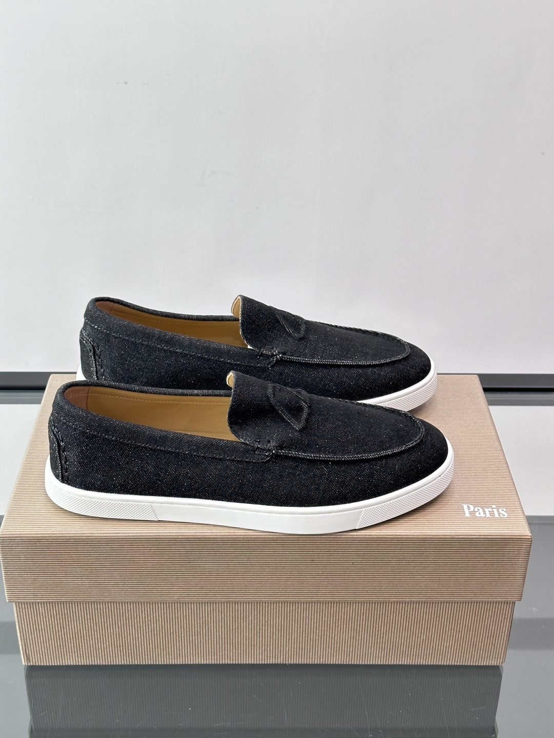 CL 休闲鞋一脚蹬 男士老钱风休闲鞋Christian Louboutin 休闲鞋👟！这双老钱风一脚蹬 