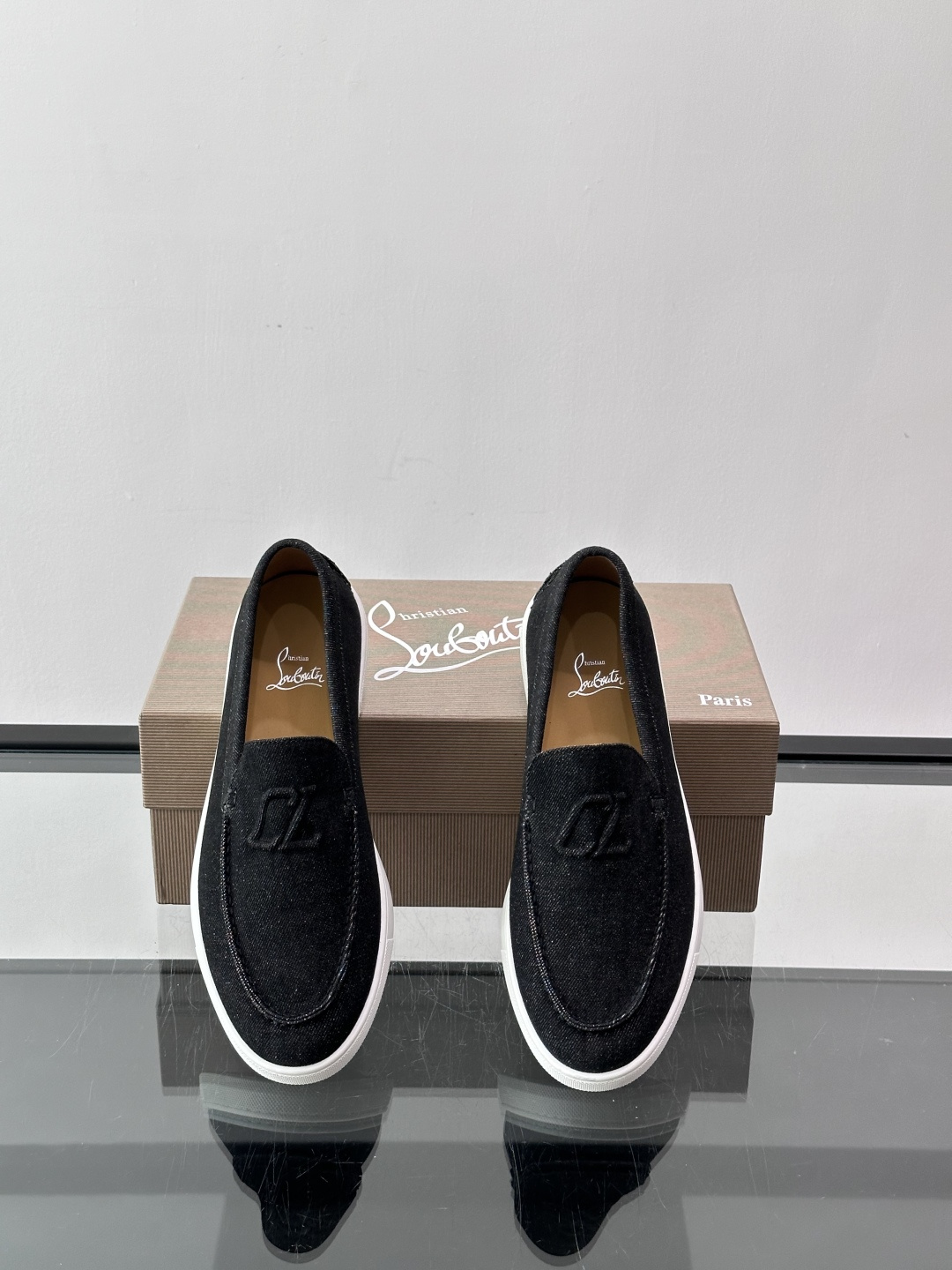 CL 休闲鞋一脚蹬 男士老钱风休闲鞋Christian Louboutin 休闲鞋👟！这双老钱风一脚蹬 