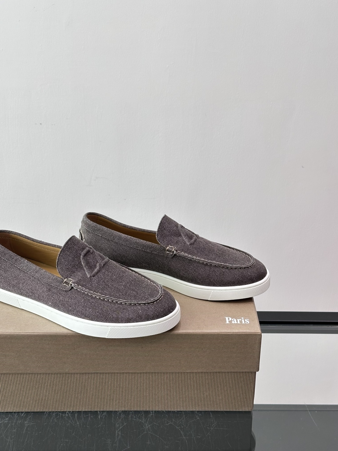 CL 休闲鞋一脚蹬 男士老钱风休闲鞋Christian Louboutin 休闲鞋👟！这双老钱风一脚蹬 