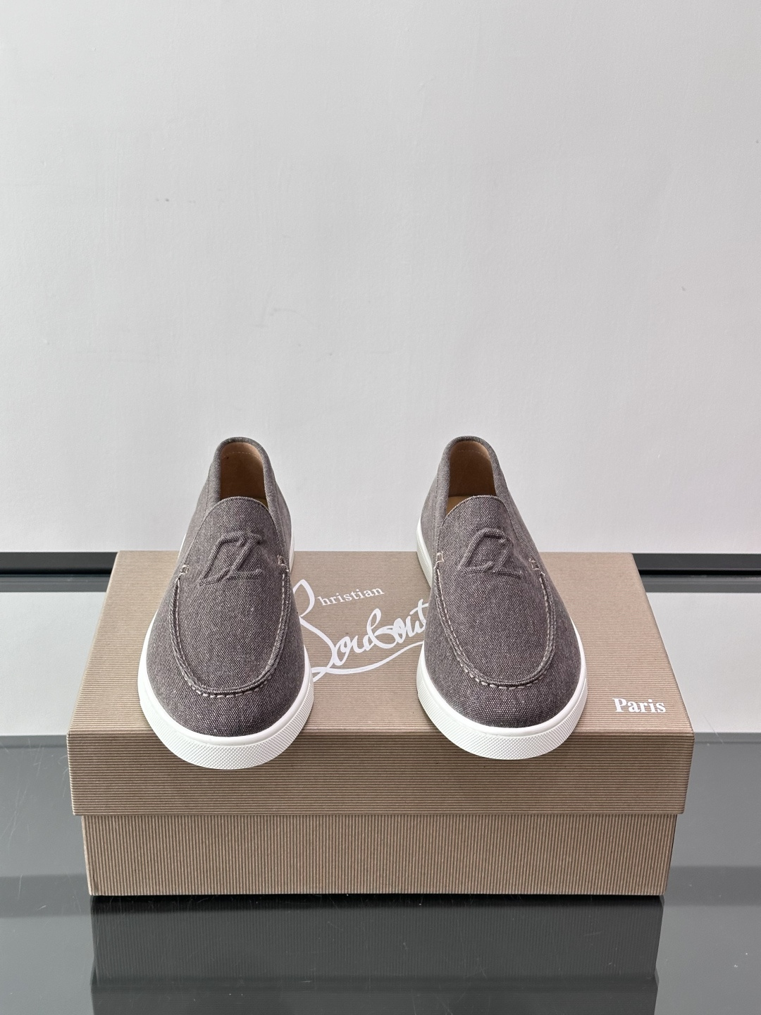 CL 休闲鞋一脚蹬 男士老钱风休闲鞋Christian Louboutin 休闲鞋👟！这双老钱风一脚蹬 