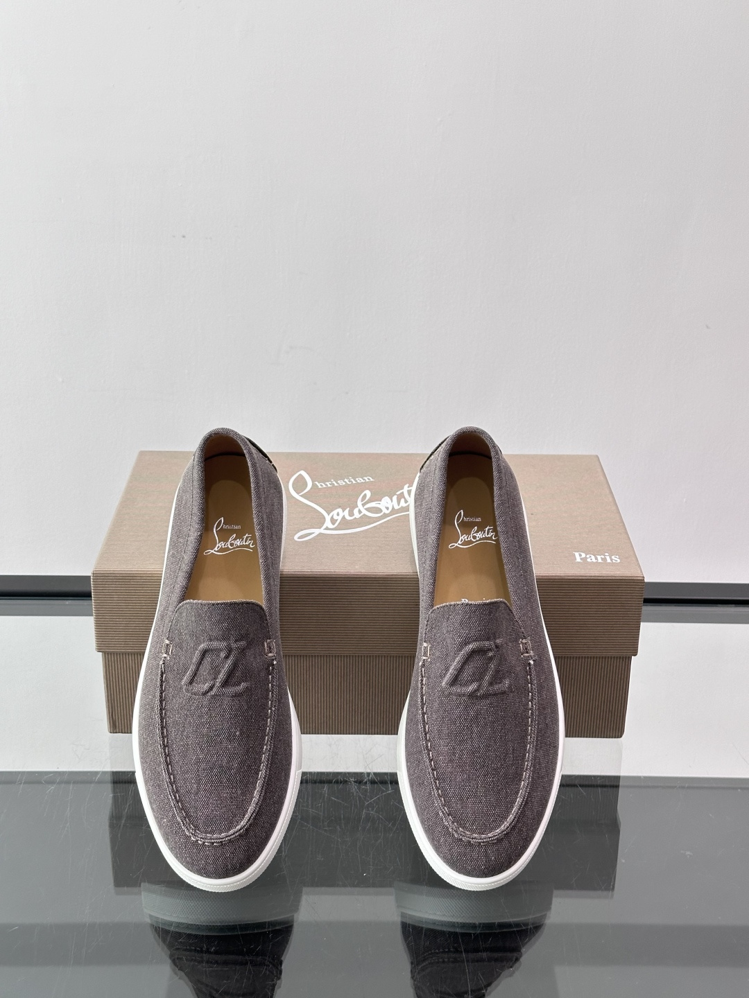 CL 休闲鞋一脚蹬 男士老钱风休闲鞋Christian Louboutin 休闲鞋👟！这双老钱风一脚蹬 