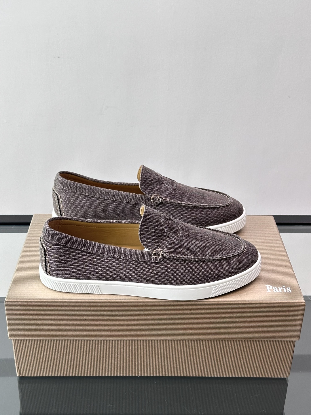 CL 休闲鞋一脚蹬 男士老钱风休闲鞋Christian Louboutin 休闲鞋👟！这双老钱风一脚蹬 