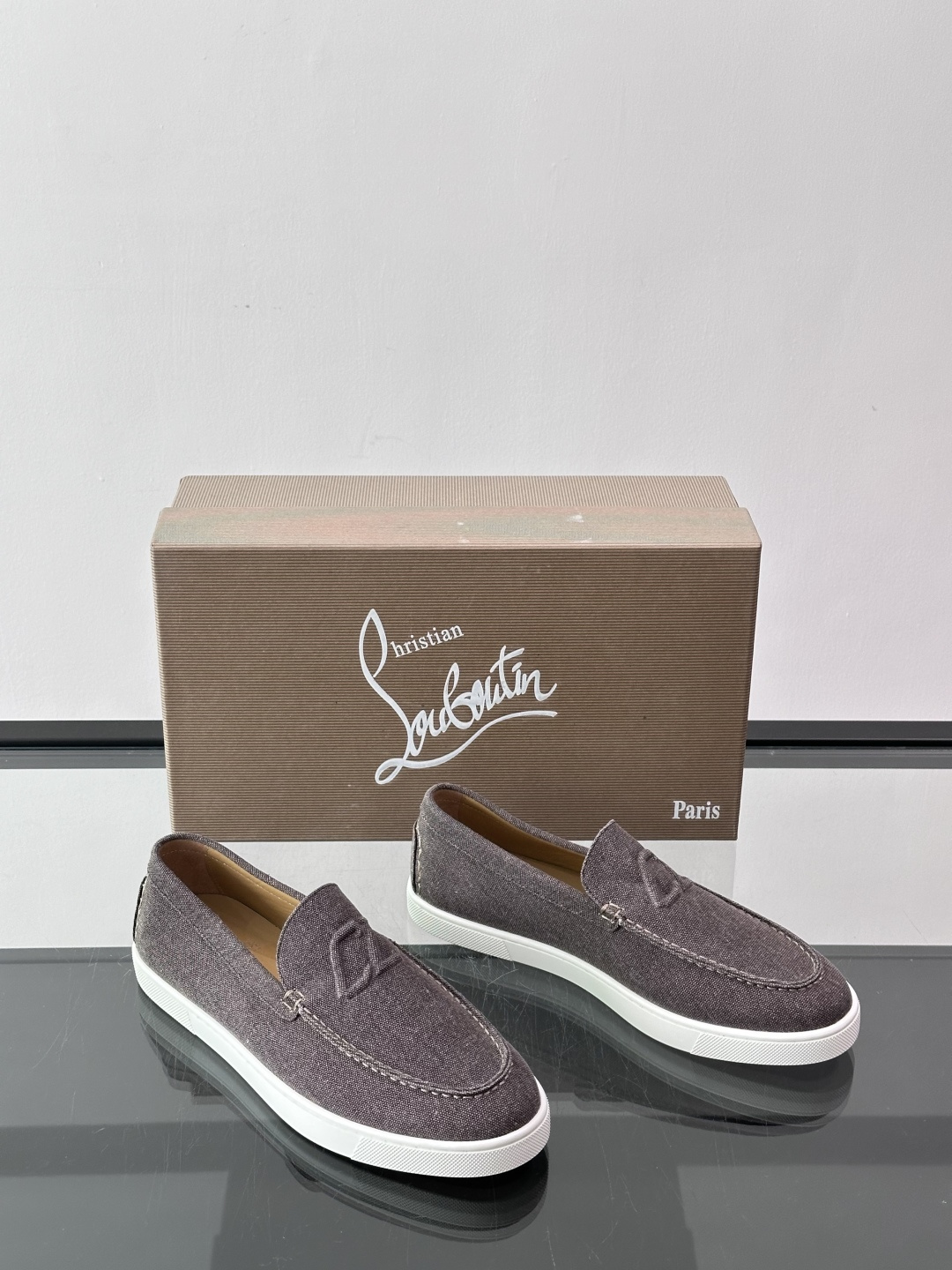 CL 休闲鞋一脚蹬 男士老钱风休闲鞋Christian Louboutin 休闲鞋👟！这双老钱风一脚蹬 