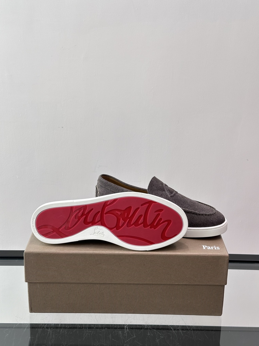 CL 休闲鞋一脚蹬 男士老钱风休闲鞋Christian Louboutin 休闲鞋👟！这双老钱风一脚蹬 