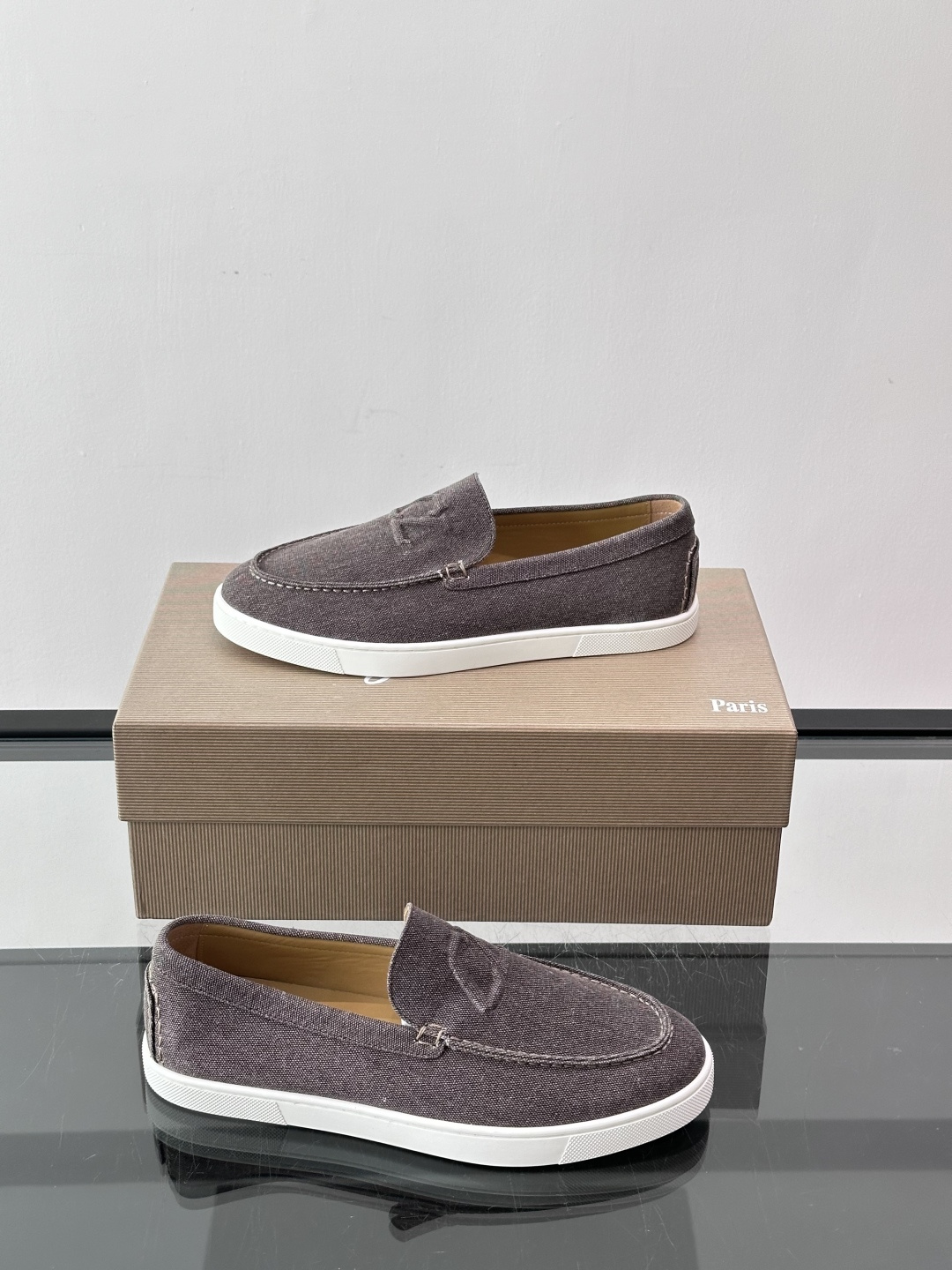 CL 休闲鞋一脚蹬 男士老钱风休闲鞋Christian Louboutin 休闲鞋👟！这双老钱风一脚蹬 